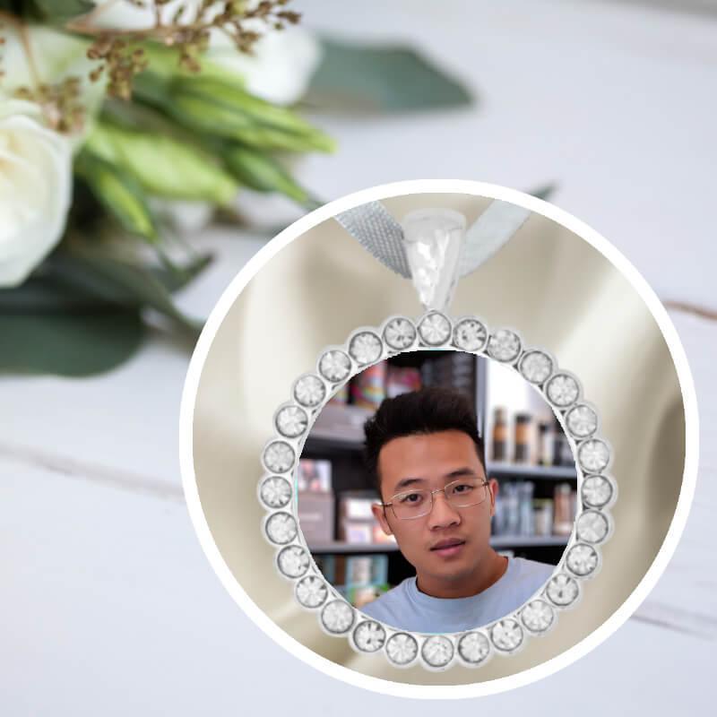 Elegant Rhinestone Wedding Bouquet Charm Locket with Photo for Brides - Photome.ie