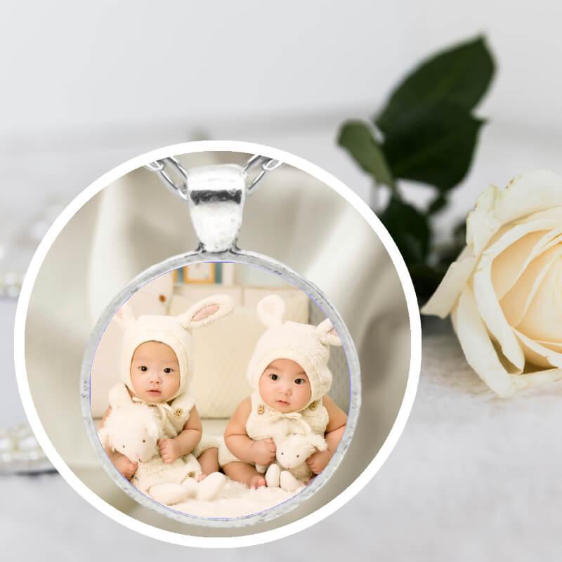 Personalised necklace chain with a photo inside.