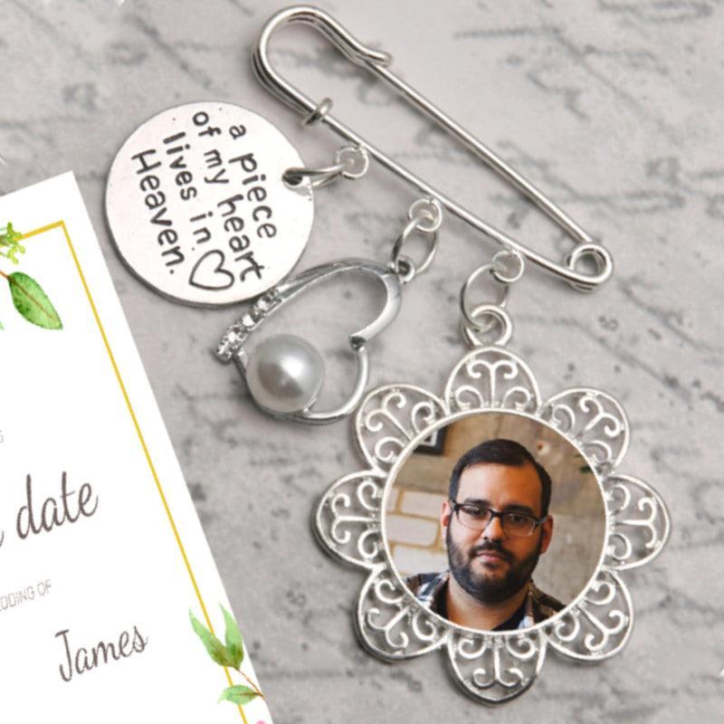 Locket bouquet charm with photo for a sentimental bridal bouquet.