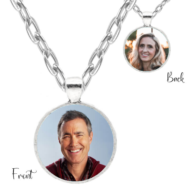 Photo necklace with a photo front and back. It comes with a silver chain. Keep your loved ones close to your heart.